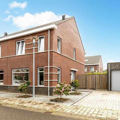 Haelen, Burgemeester van Rietstraat, 2-onder-1 kap woning - foto 1